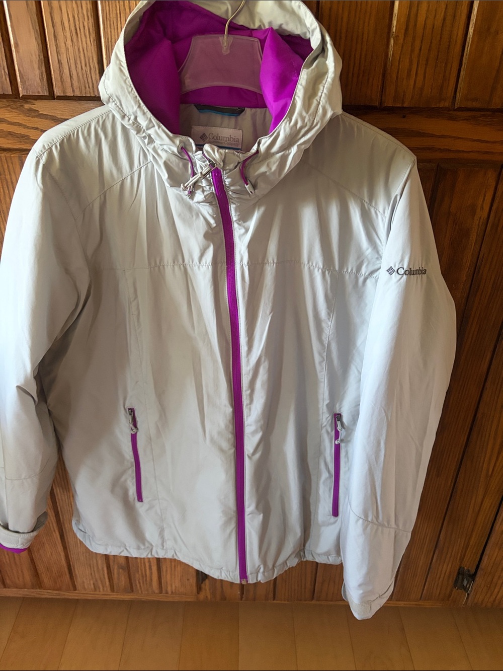 Columbia  women ' s Light Gray Jacket with Purple Accents Size 1X